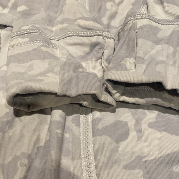 Lululemon scuba jacket, size 14 - Picture 4 of 4